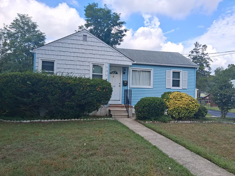 1008 Prince Ave — Photo 1