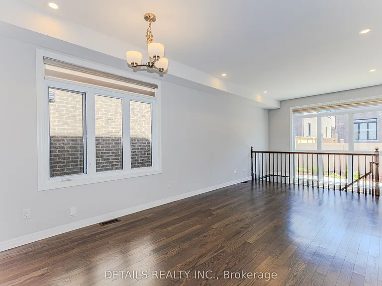 276 Avro Cir — Photo 13