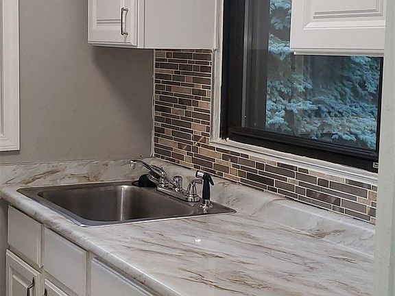 7466 Delmar Kitchen 3