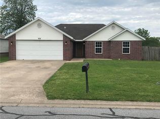 902 Zachary St, Centerton, AR 72719