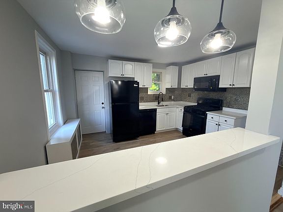 5th image of 648 Edgewood Ave