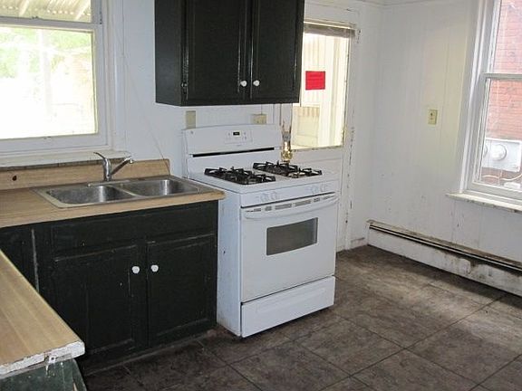 4th image of 1841 Park St