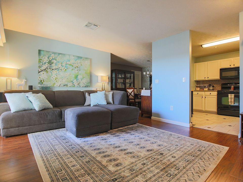 2nd image of 5 Crosswoods Path Blvd APT 23