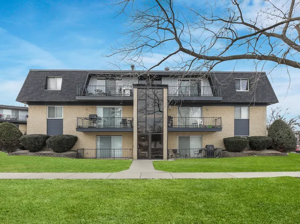 11108 S 84th Ave APT 3B, Palos Hills, IL 60465