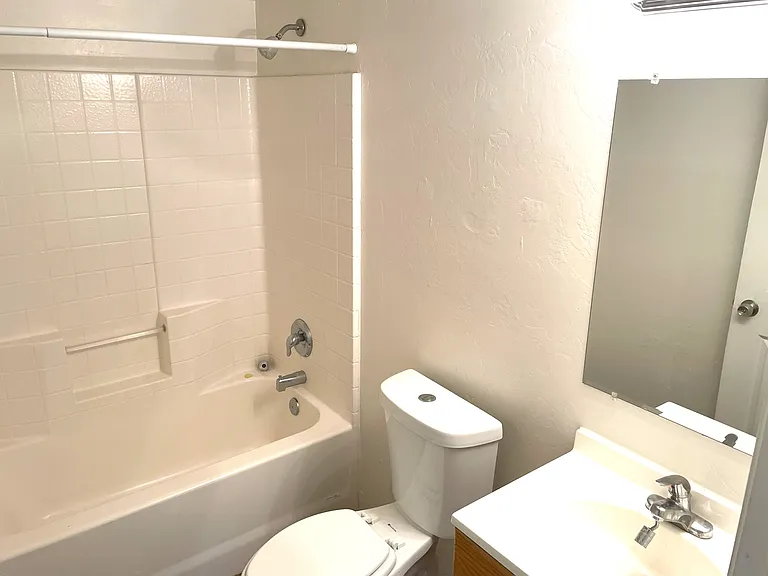 1307 W Saint Clair St #2 — Photo 17