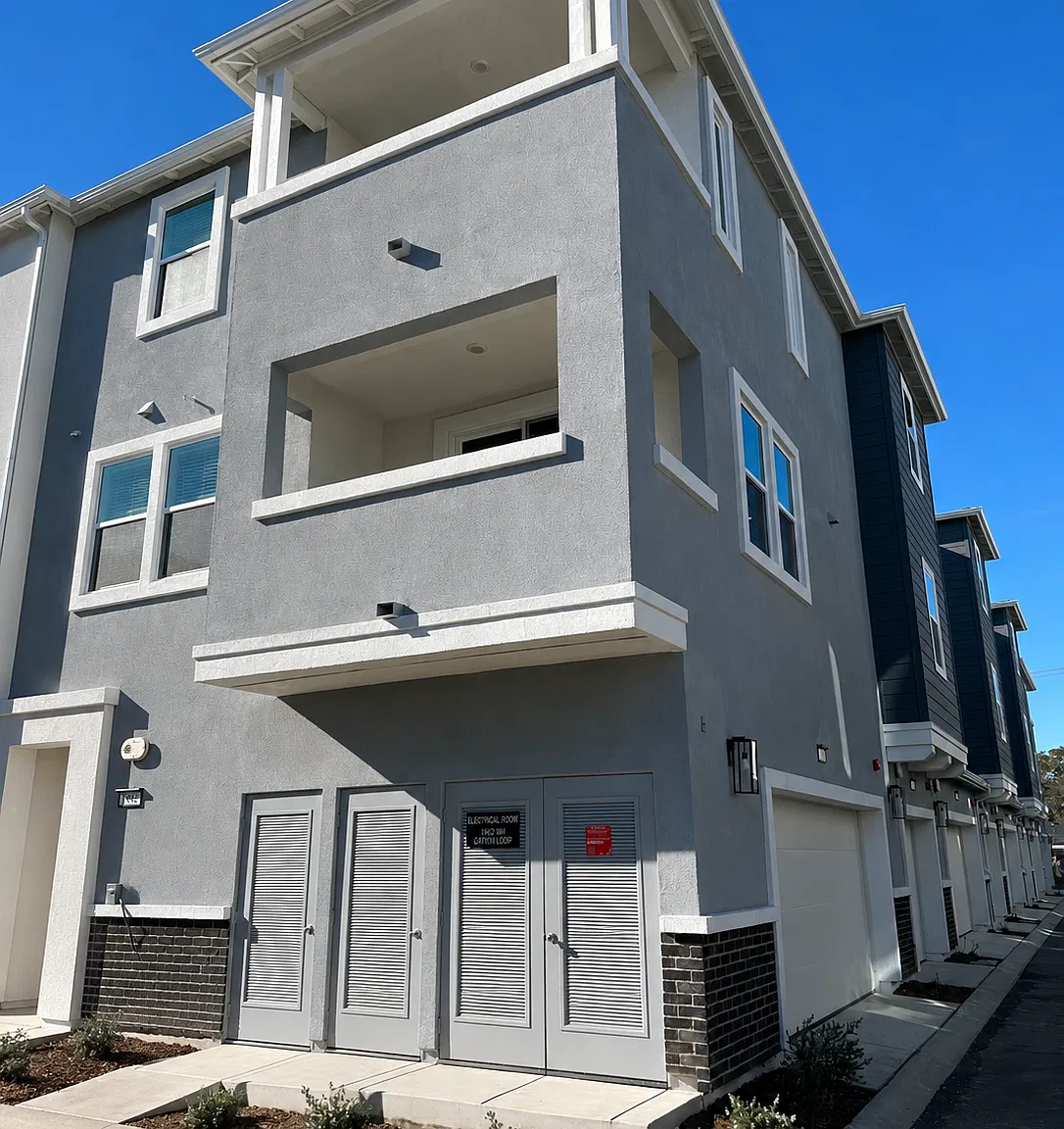 2 bed, 2.5 bath, 1219 sqft, $3,750 — Photo 1