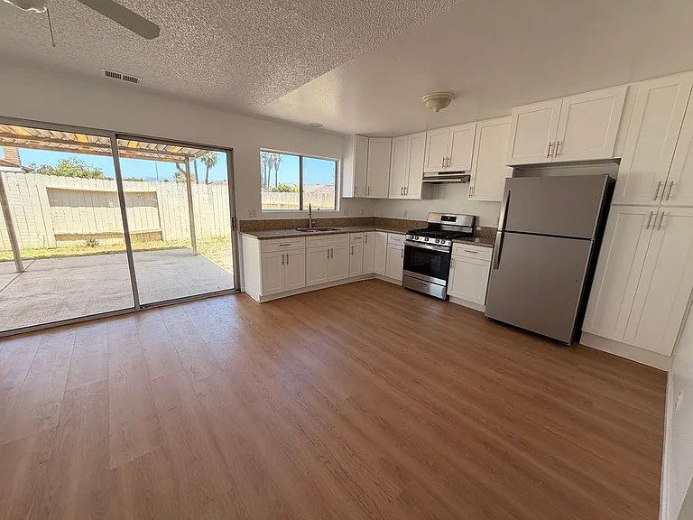 1001 Frank Ln — Photo 13