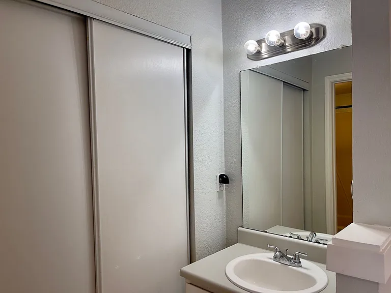 513 S Park Dr — Photo 11
