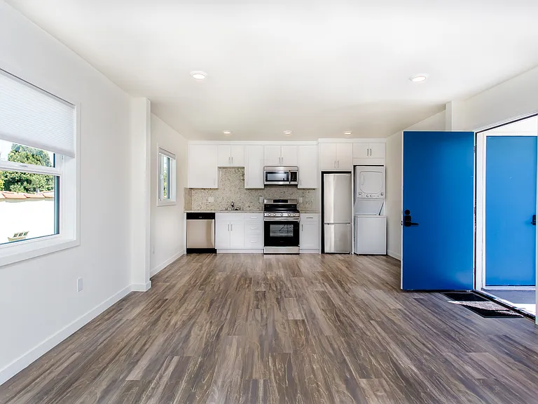 1256 Princeton St #E — Photo 3