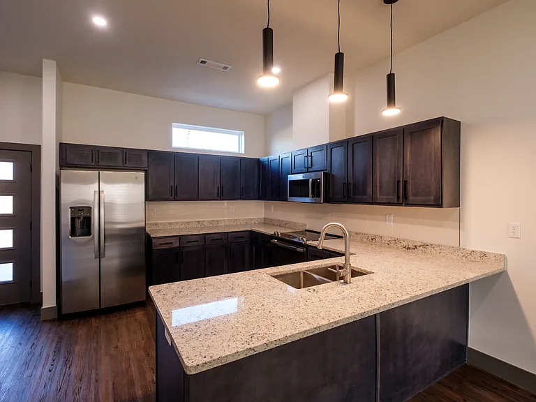 303 Park St #C — Photo 6