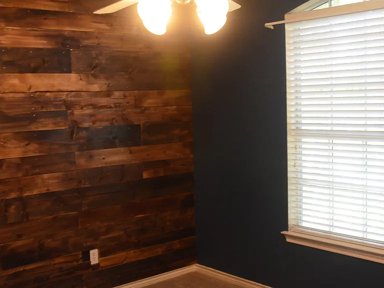 981 Crockett Dr — Photo 3