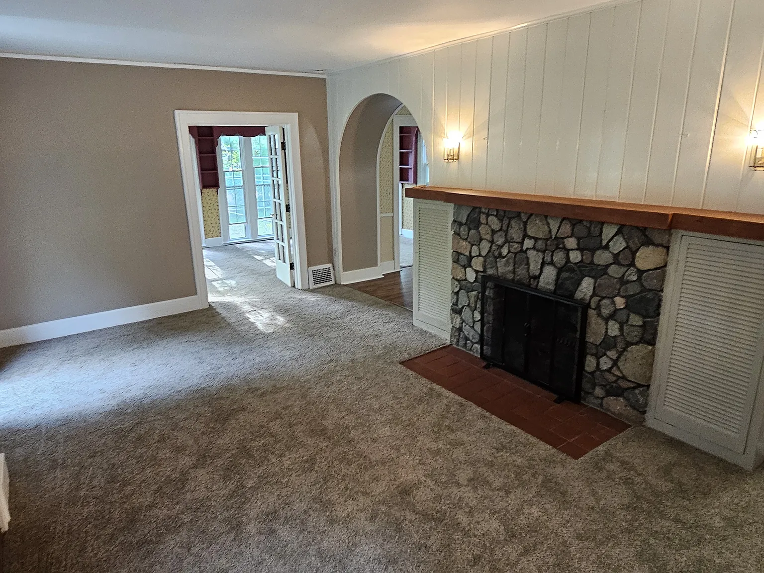 41480 Lindsay Dr — Photo 2