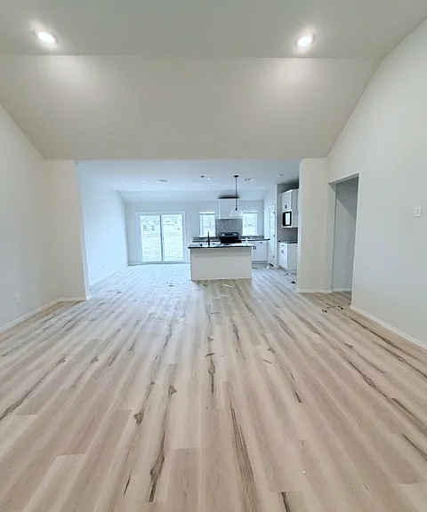 3017 S Redwood Ave — Photo 6