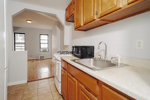 Rented by Dom & E Property Management | media 23