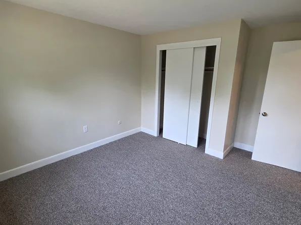 3 Dalton St #B, Plaistow, NH 03865