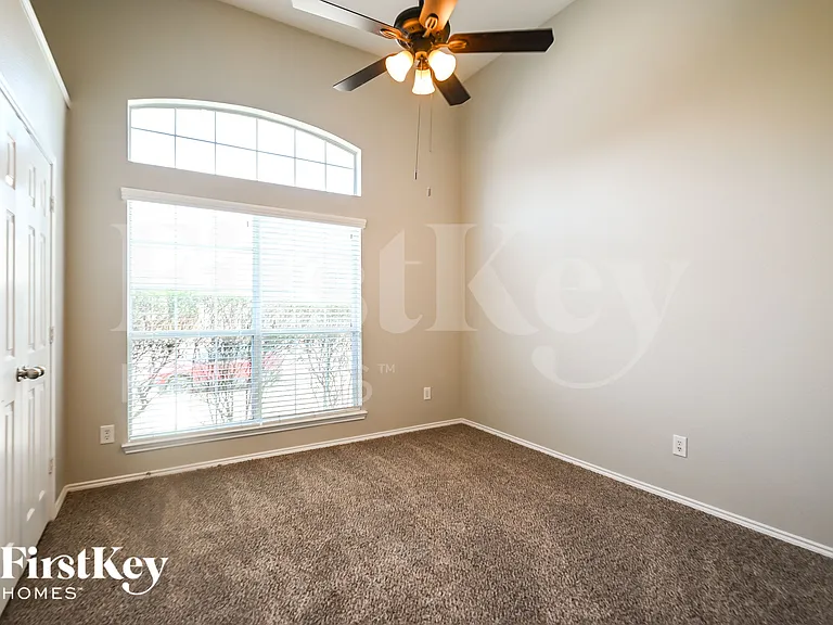 824 Trailwood Dr — Photo 8