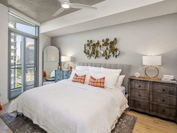 3rd image of 1801 N Pearl St #404