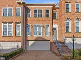 8026 Kidwell Hill Ct, Vienna, VA 22182