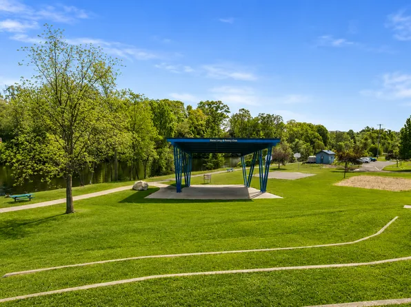Park Place, 400 E River St Unit 8, Grand Ledge, MI 48837