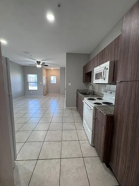 2 bed, 1.5 bath, 1102 sqft, $875 — Photo 2