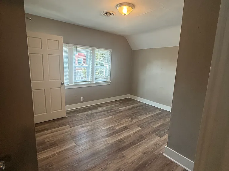 134 E Concordia Ave #B — Photo 6