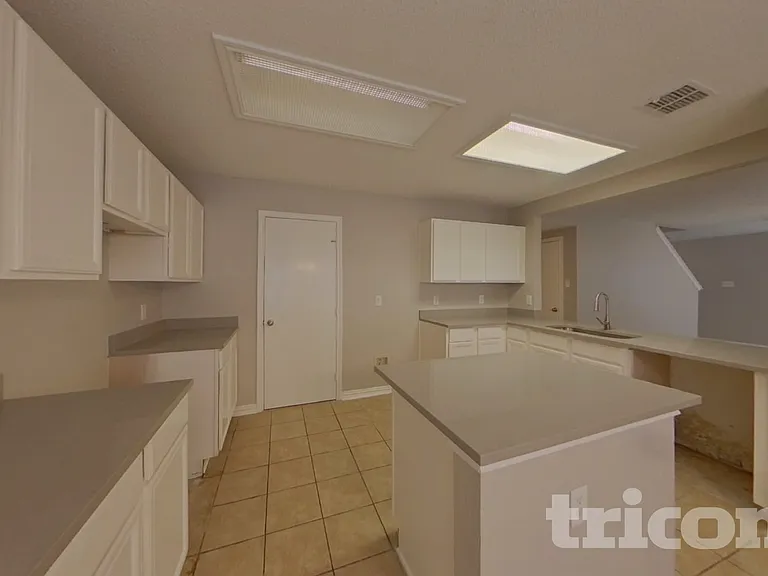 541 Gibson St — Photo 5