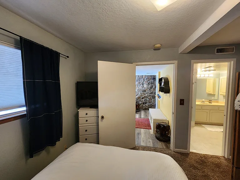 15889 S Shore Dr #B — Photo 14