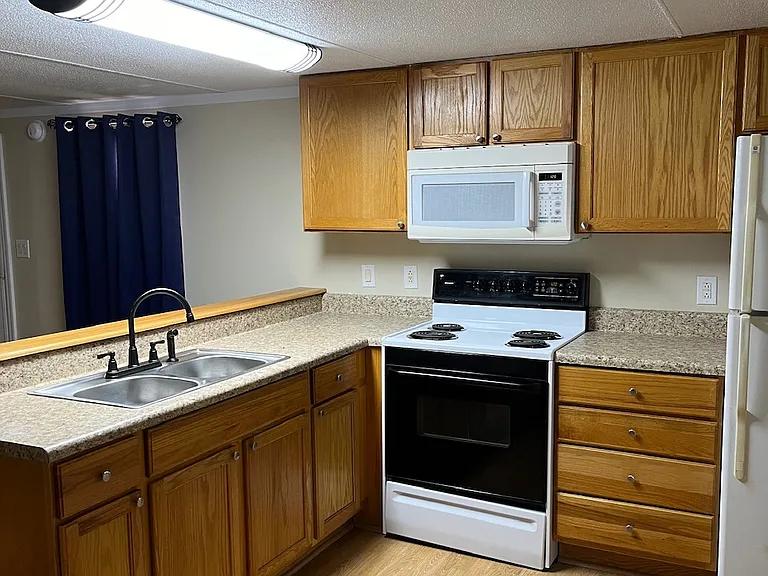 480 River St — Photo 3