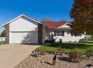 209 Circleview Dr, Atkins, IA 52206