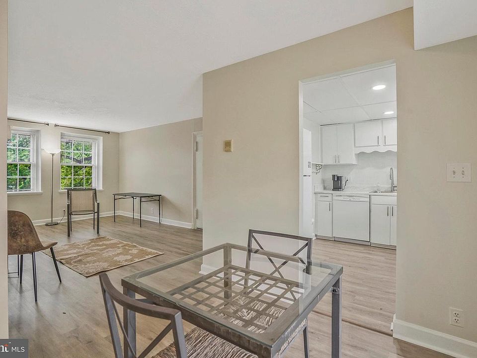 1st image of 2961 Columbus St #B2