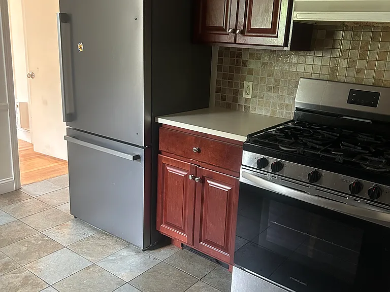 263 Maple Ave #2R — Photo 7