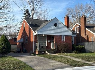20410 Lochmoor St, Harper Woods, MI