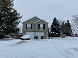 120 Springbrook Ct, McHenry, IL 60050