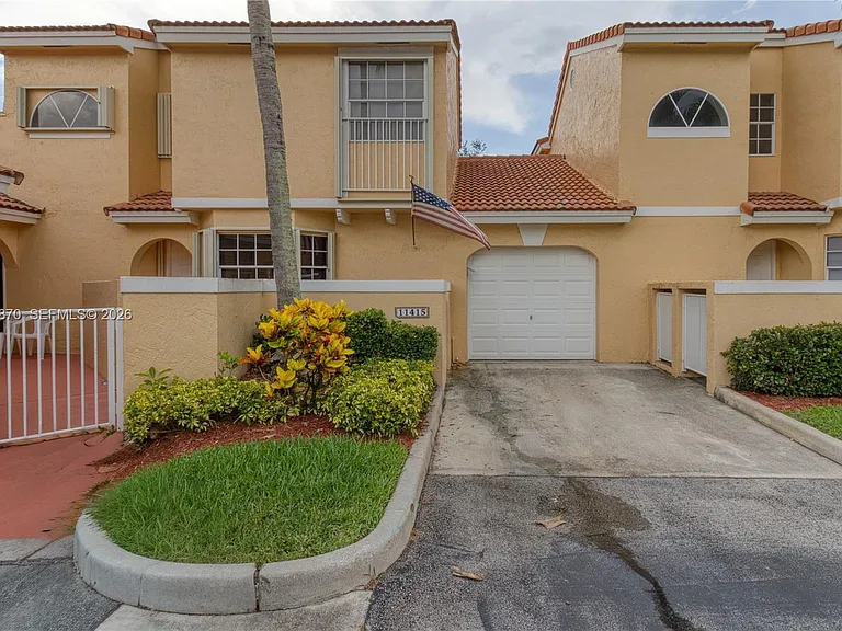 11415 Lakeview Dr #2-D — Photo 1