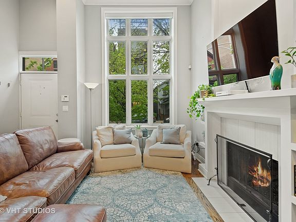 2nd image of 1530 W Haddon Ave APT 1W