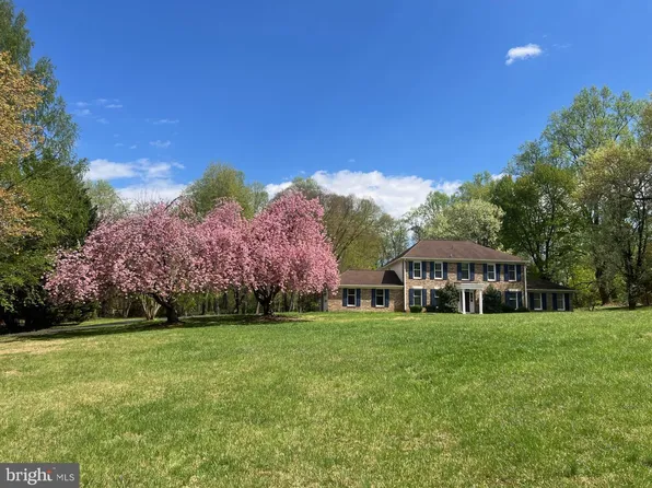 355 Springvale Rd, Great Falls, VA 22066