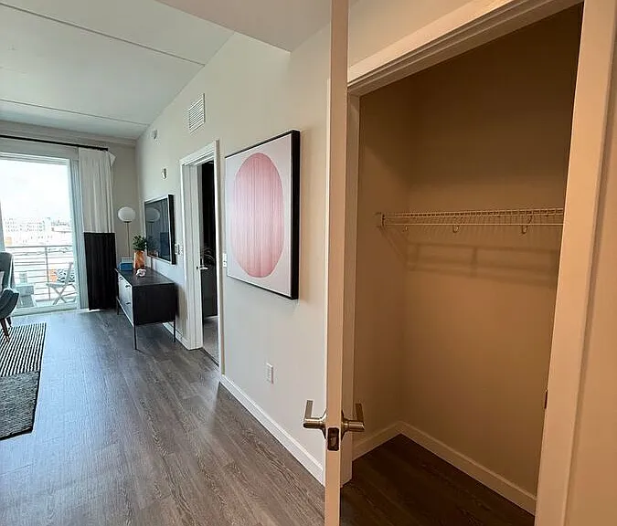 1321 S American St — Photo 14