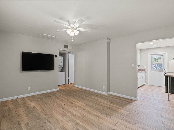 5th image of 903 S Farmer Ave APT 2