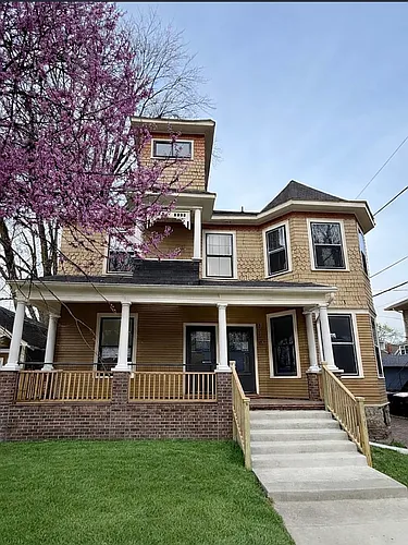 915 Rockhill St Photo 1