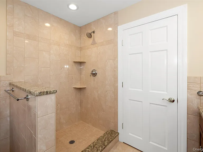 16 Grand Blvd — Photo 29