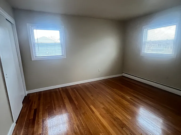 810 Ashton St — Photo 2