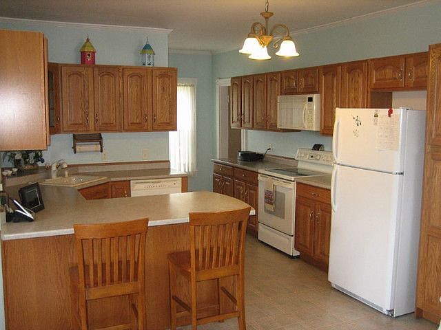 2nd image of 37 Lincoln St