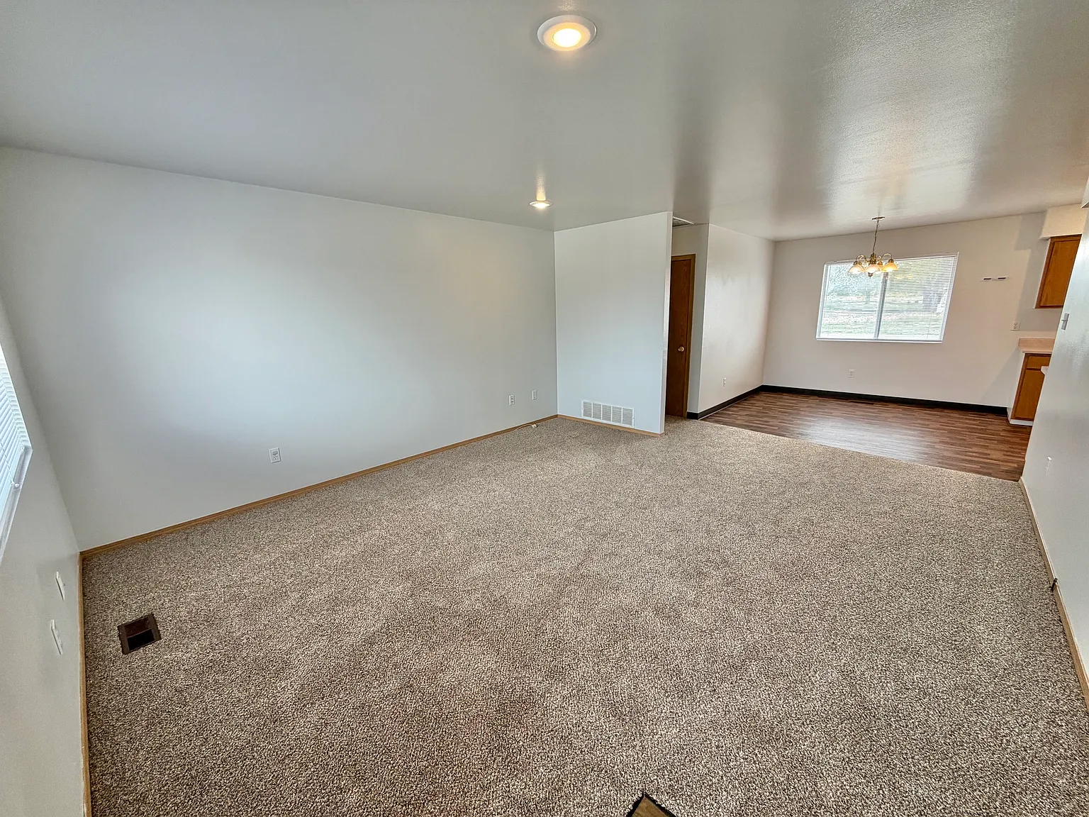 489 S Angus Ave — Photo 2