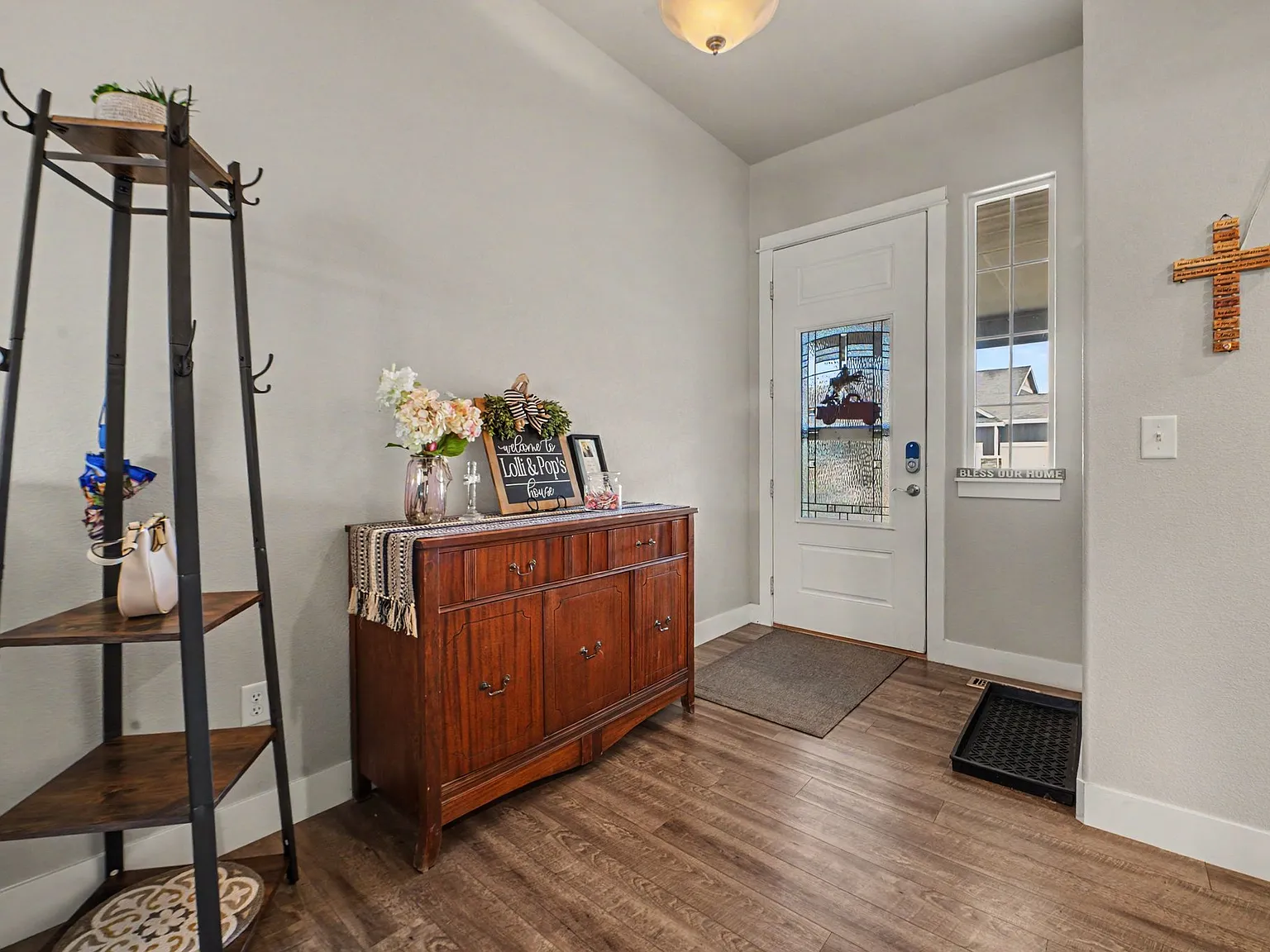 5 bed, 3.5 bath, 3683 sqft, $3,500 — Photo 4