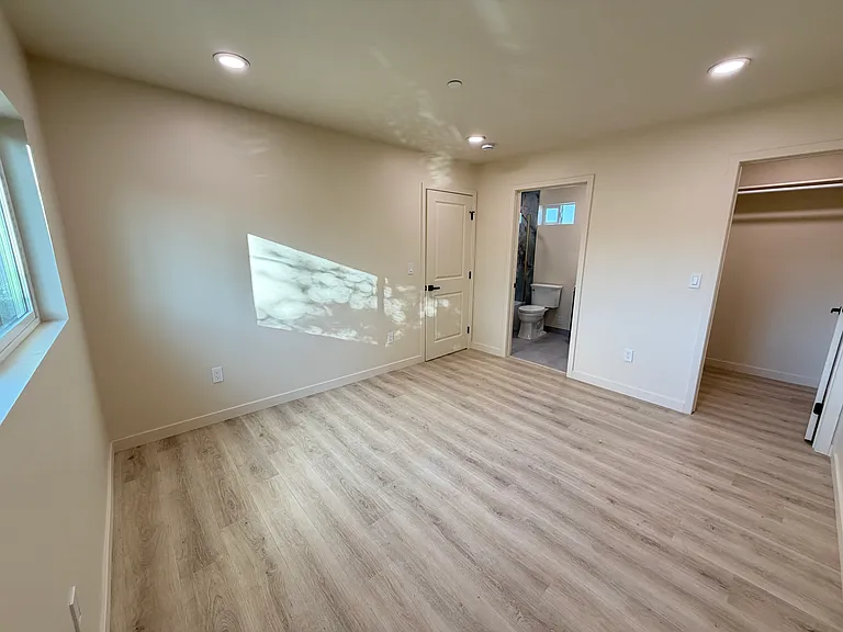 9947 Columbus Ave — Photo 15