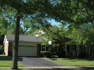 1536 Woodroyal East Dr, Chesterfield, MO 63017