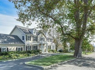 35 Battery Park Dr, Bridgeport, CT 06605