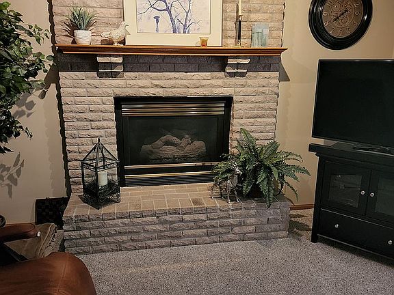 Livingroom gas fireplace