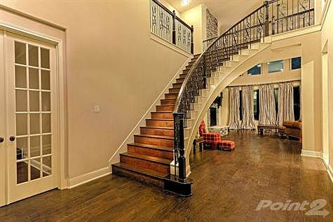 Soaring ceilings welcomes your guest.