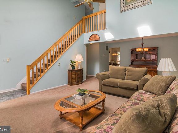 3rd image of 212 Smokerise Ln